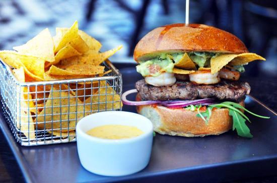 Szara Eminencja x Ursynów